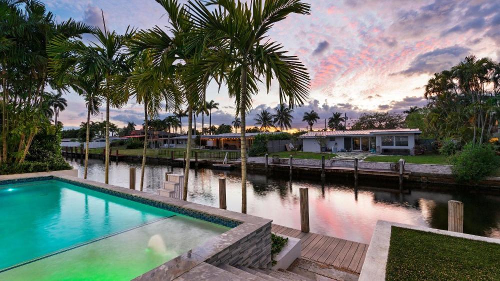 Luxury Waterfront Home w Pool Hot Tub Dock Near Las Olas Gulfstream